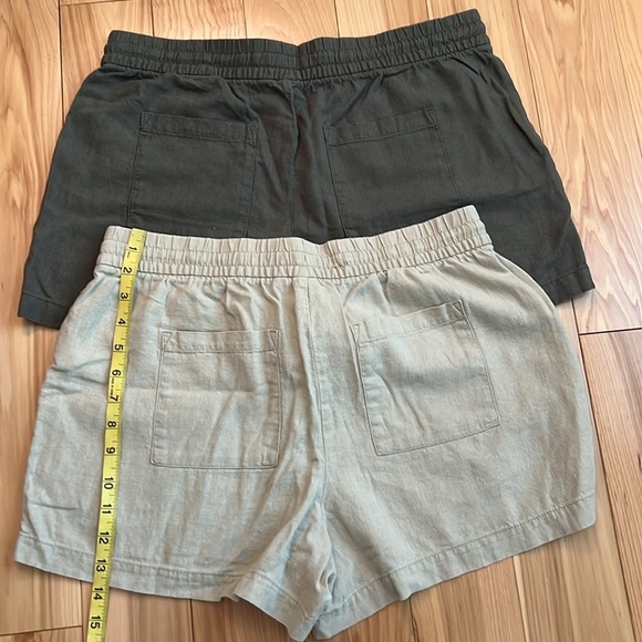 Gap bundle of 2 Green and Tan  women’s Shorts - Picture 4 of 6